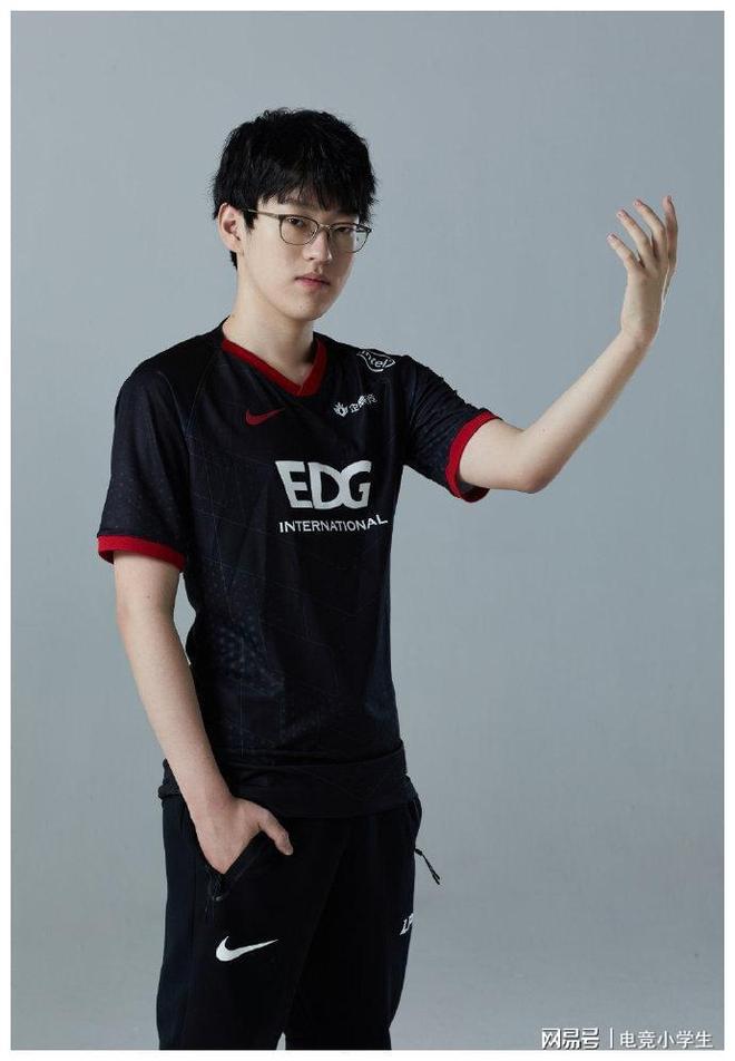 九游体育-Scout在TES比赛中出色防守，出色防守引发热议！的简单介绍